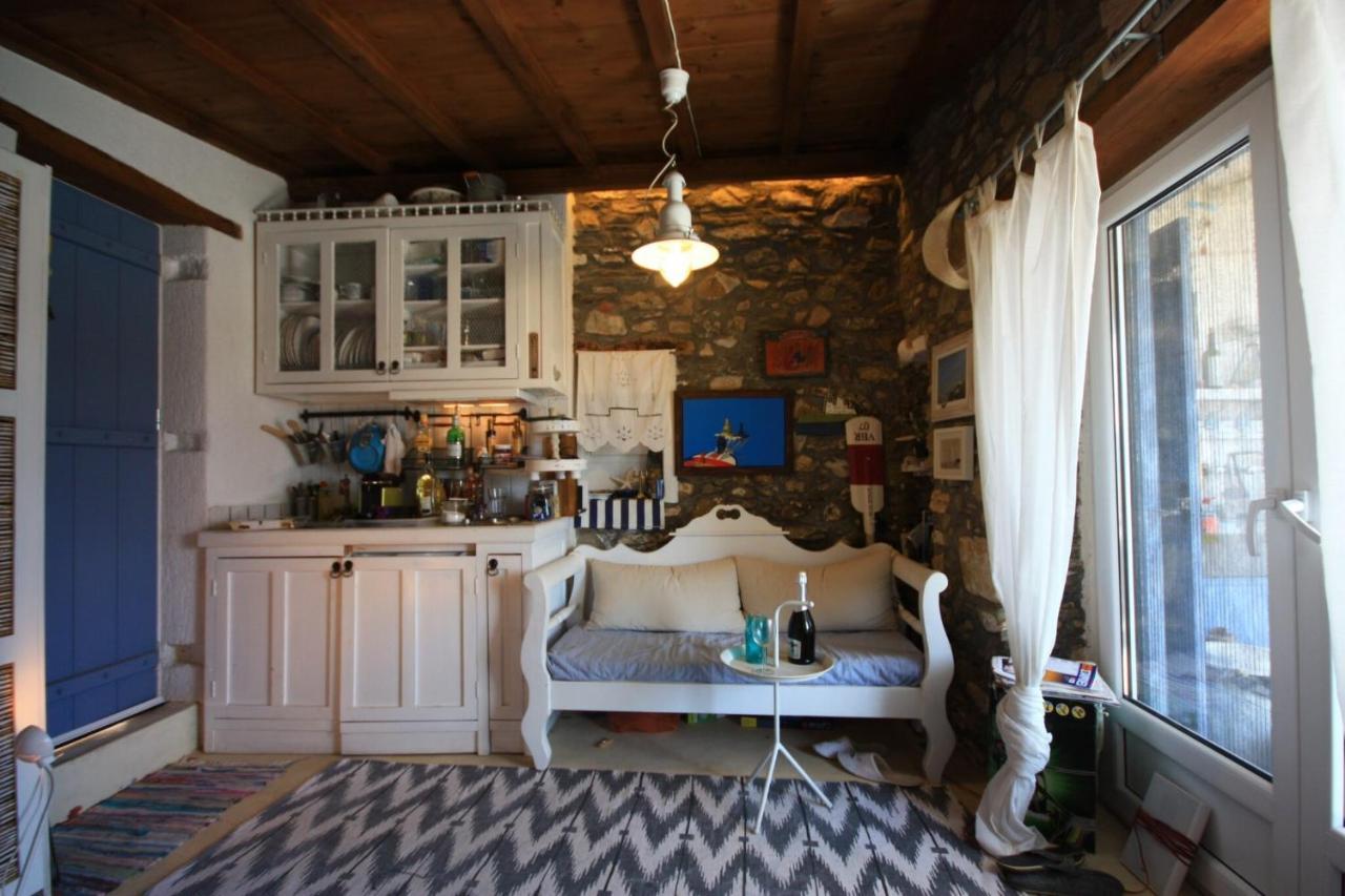 Villea Seaview Apartments Skopelos Town Exterior photo